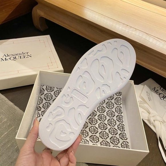 Women's Alexander McQueen shoes - Picture 6 of 7